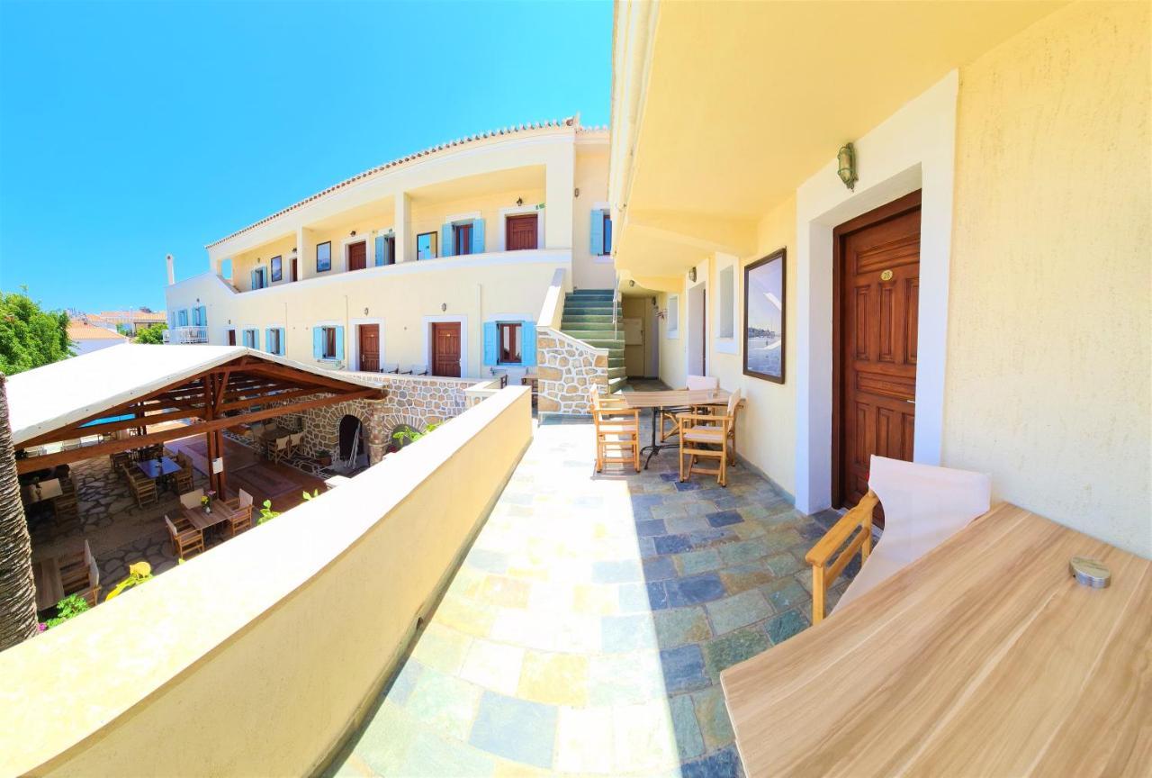 Kastro Hotel Spétses Екстериор снимка