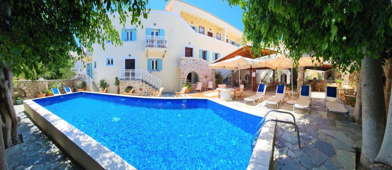 Kastro Hotel Spétses Екстериор снимка