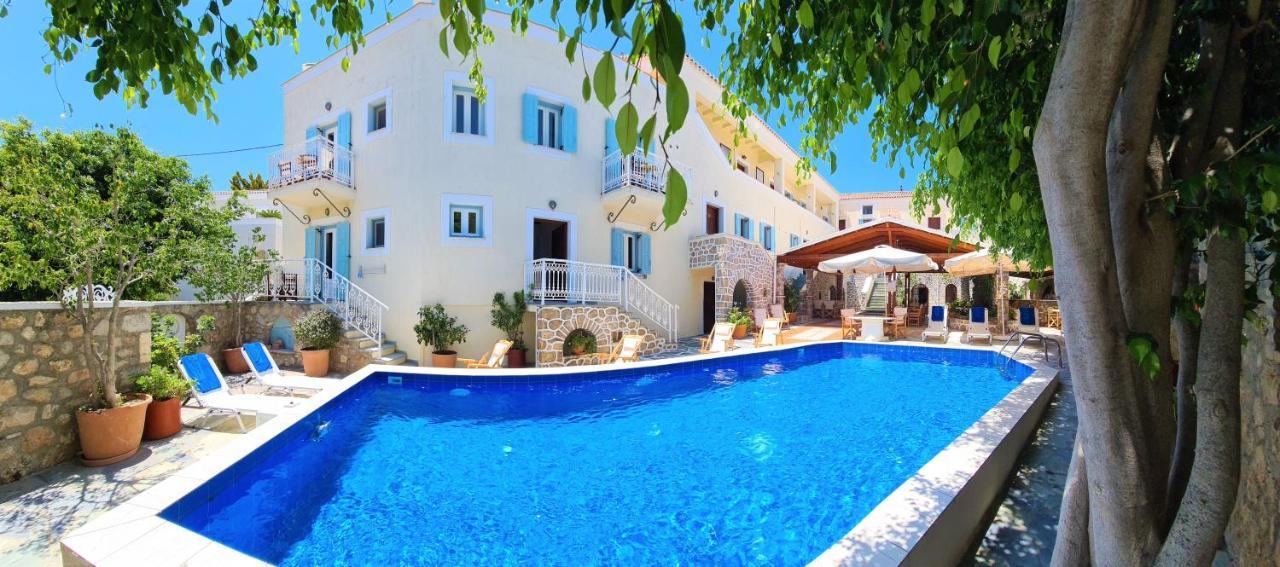 Kastro Hotel Spétses Екстериор снимка