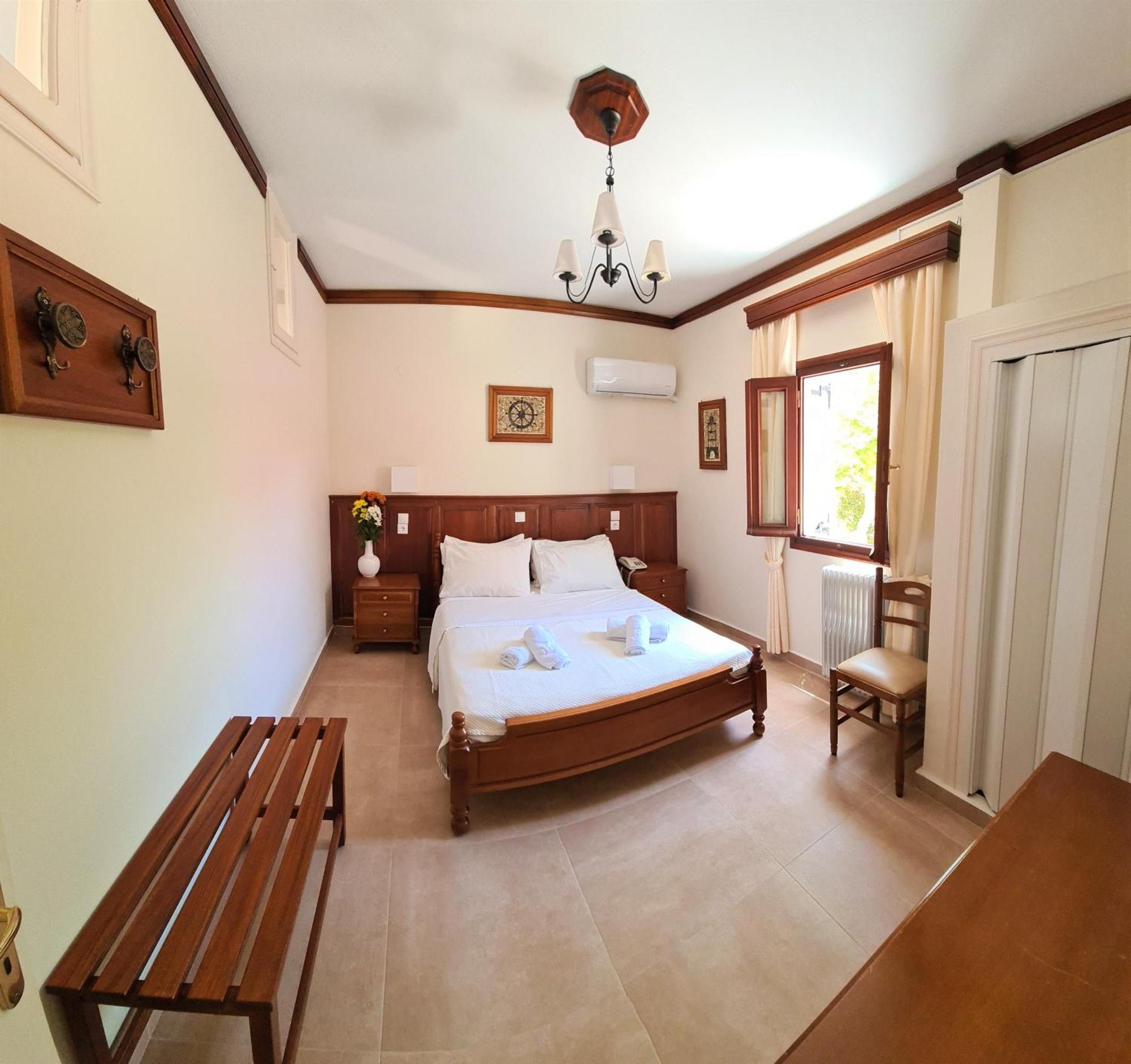 Kastro Hotel Spétses Екстериор снимка