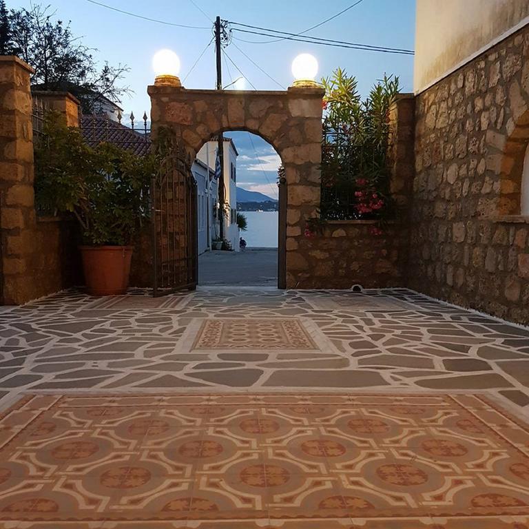 Kastro Hotel Spétses Екстериор снимка